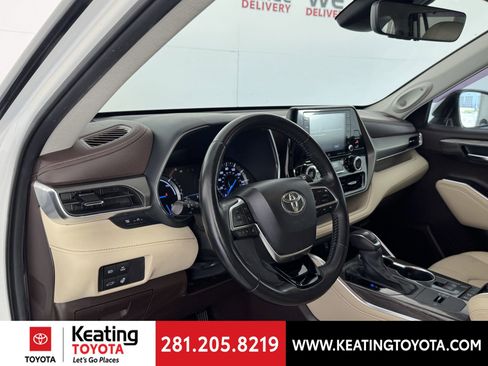 Used 2020 Toyota Highlander Limited FWD image 13