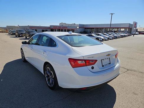 Used 2024 Chevrolet Malibu LT image 3
