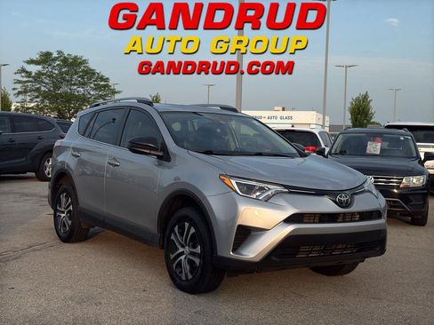 Used 2018 Toyota RAV4 LE FWD image 1