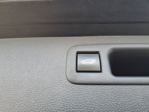 Used 2020 Toyota Highlander XLE FWD image 6