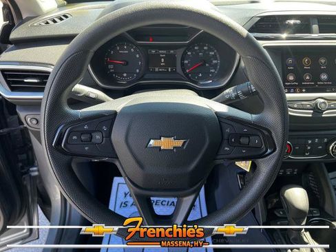 Used 2023 Chevrolet TrailBlazer LS AWD/4WD image 12