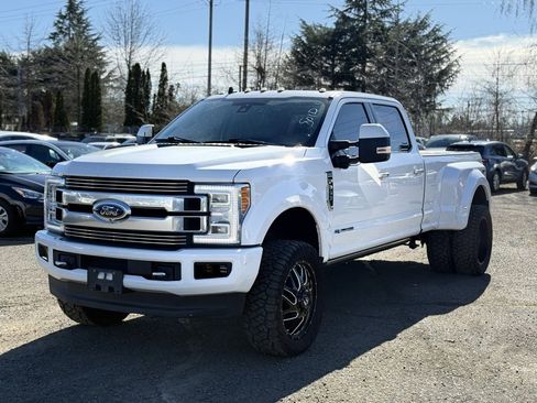 Used 2019 Ford F350 Limited image 3