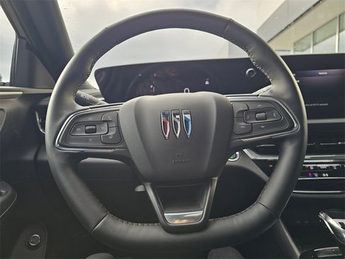 Used 2025 Buick Envista Avenir image 24