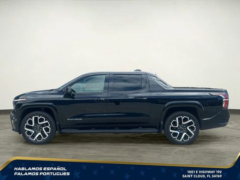 Certified 2025 Chevrolet Silverado EV RST AWD/4WD image 3