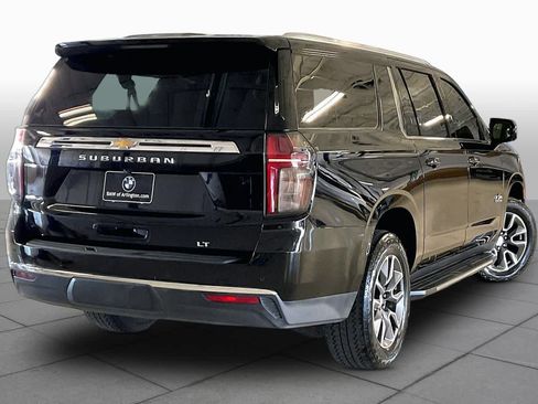 Used 2021 Chevrolet Suburban LT w/ Luxury Package RWD image 12