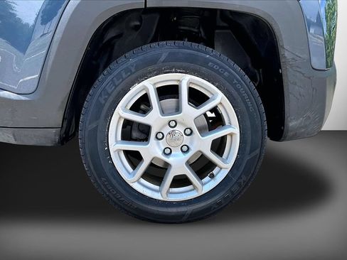 Used 2020 Jeep Renegade Latitude w/ Popular Equipment Group AWD/4WD image 32