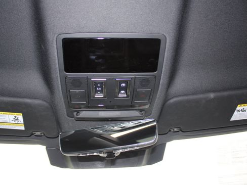 Used 2024 Land Rover Defender 110 S image 33