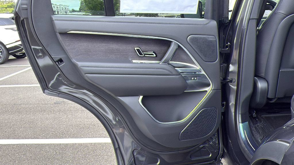 Used 2026 Land Rover Range Rover SE AWD/4WD image 23