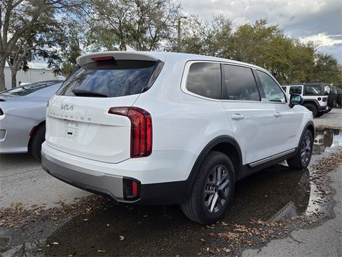 Used 2024 Kia Telluride LX image 4