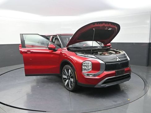 Used 2025 Mitsubishi Outlander SE FWD image 40