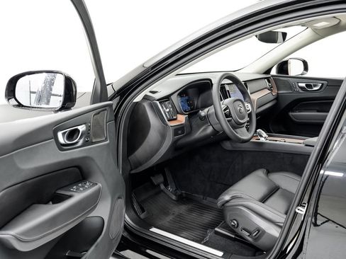 Used 2023 Volvo XC60 B5 Ultimate w/ Climate Package AWD/4WD image 7