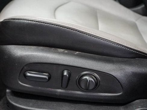 Used 2021 Chevrolet Equinox Premier image 10