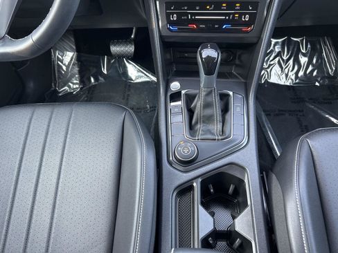Used 2023 Volkswagen Tiguan SE AWD/4WD image 15