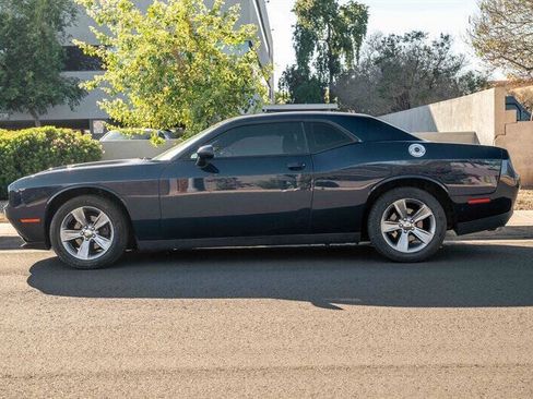 Used 2016 Dodge Challenger SXT RWD image 2