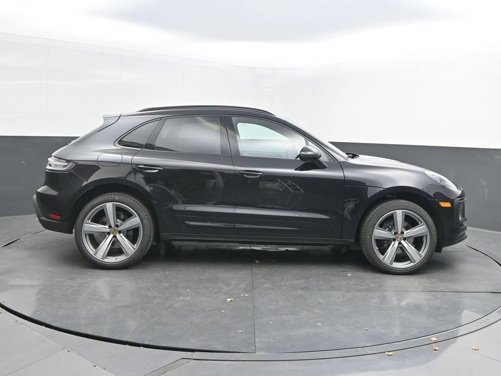 Certified 2026 Porsche Macan AWD/4WD image 8