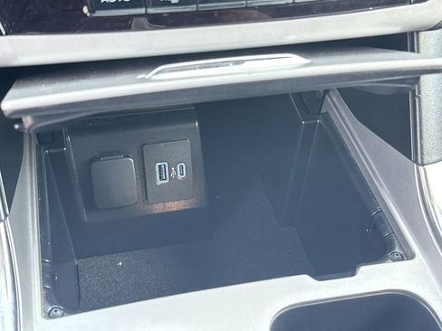 Used 2024 Ford Explorer XLT w/ Equipment Group 202A image 36