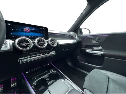 Used 2023 Mercedes-Benz GLB 250 image 40