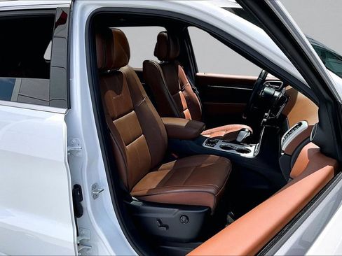 Used 2019 Jeep Grand Cherokee Summit w/ Platinum Series Group AWD/4WD image 30