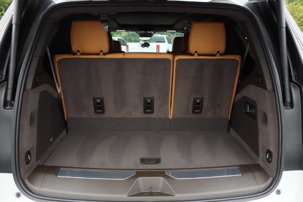 Certified 2025 Cadillac Escalade Premium Luxury w/ Touring Package AWD/4WD image 34