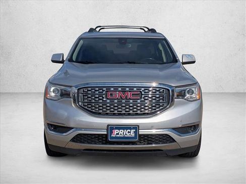 Used 2019 GMC Acadia Denali image 2
