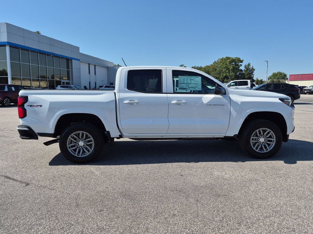 New 2026 Chevrolet Colorado LT w/ LT Convenience Package AWD/4WD image 3