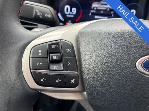 Used 2025 Ford Explorer Active AWD/4WD image 27