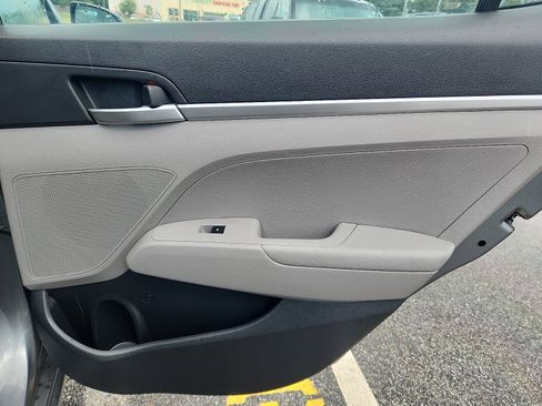 Used 2019 Hyundai Elantra SE FWD image 31