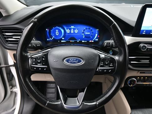 Used 2022 Ford Escape SEL w/ Technology Package FWD image 12