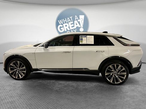 Certified 2026 Cadillac Lyriq Signature Luxury w/ Nappa Leather Package AWD/4WD image 8