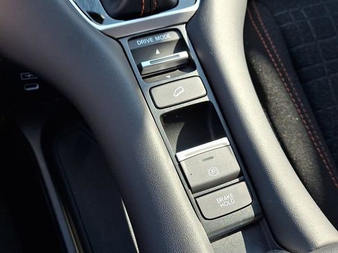 Certified 2025 Honda HR-V Sport image 25