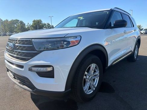 Used 2021 Ford Explorer XLT w/ Equipment Group 202A AWD/4WD image 2