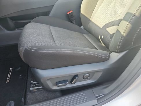 Used 2025 Nissan Rogue SV AWD/4WD image 18