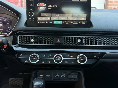 Used 2022 Honda Civic Touring image 8