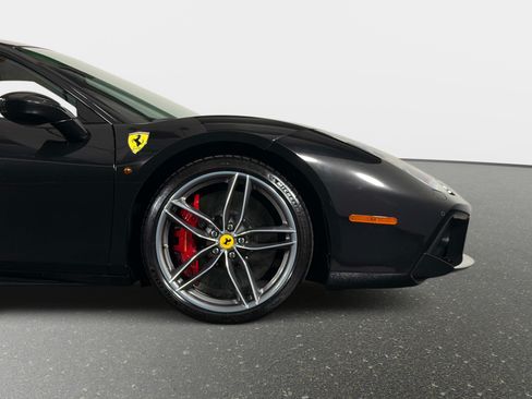 Used 2018 Ferrari 488 GTB RWD image 4
