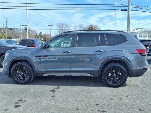 Certified 2025 Volkswagen Atlas Peak Edition SE image 6
