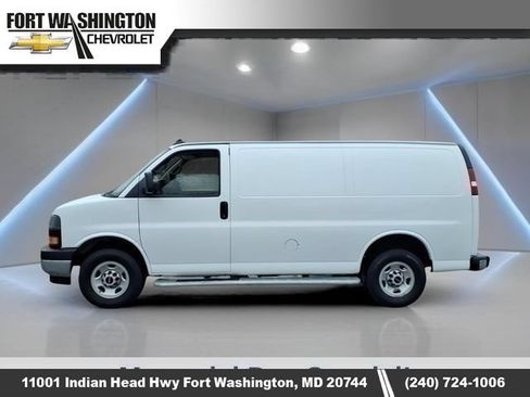Used 2024 GMC Savana 2500 w/ Driver Convenience Package RWD image 2