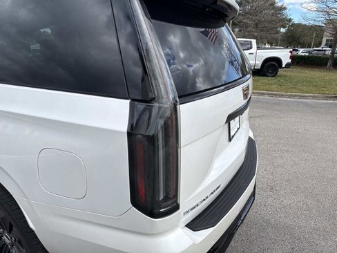 Used 2025 Cadillac Escalade V image 11