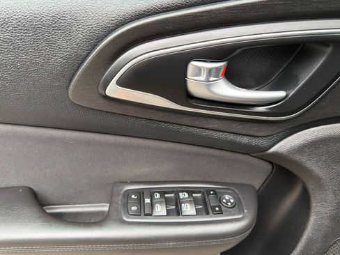 Used 2016 Chrysler 200 Limited FWD image 10