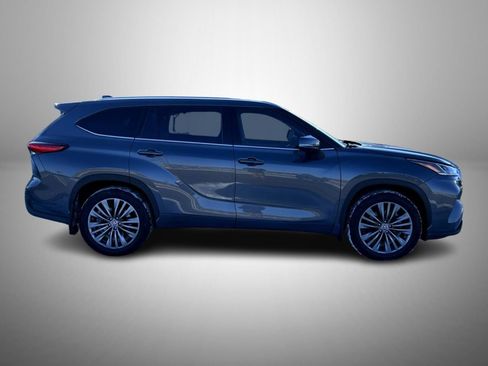 Used 2021 Toyota Highlander Platinum image 4