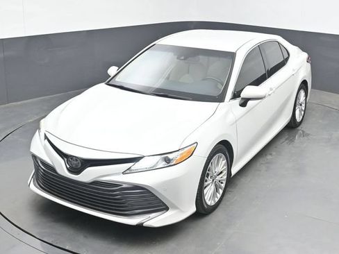 Used 2018 Toyota Camry XLE FWD image 15
