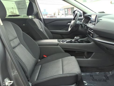 Certified 2025 Nissan Rogue SV image 11