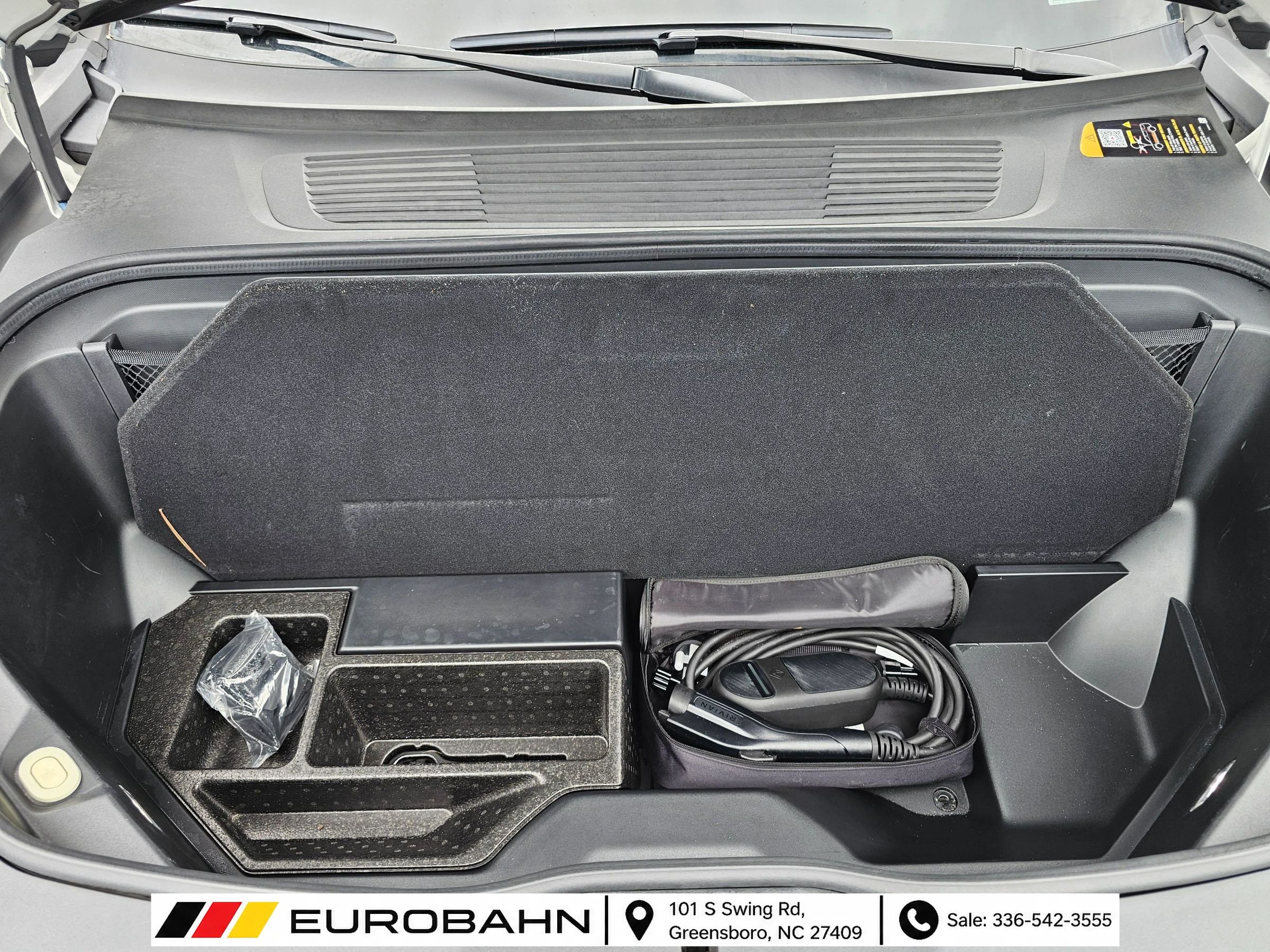 Used 2025 Rivian R1S Adventure Dual AWD/4WD image 37