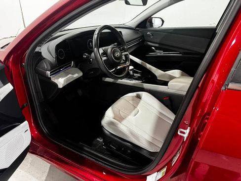 Used 2025 Hyundai Elantra Limited FWD image 15