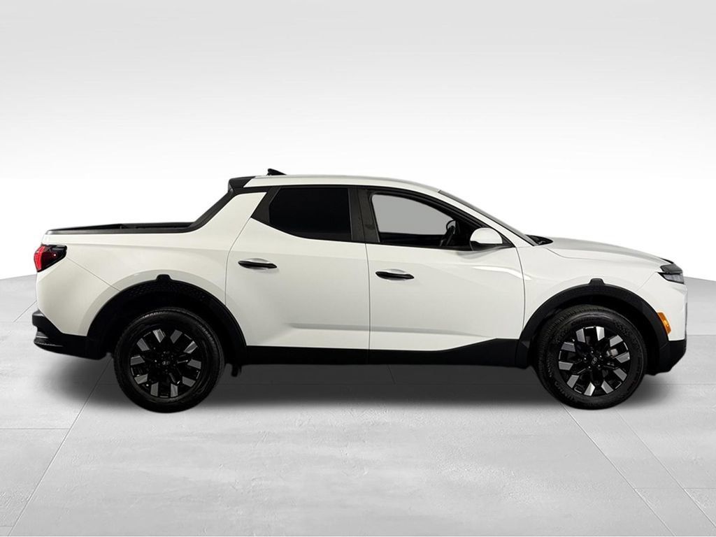 Used 2025 Hyundai Santa Cruz SE AWD/4WD image 6