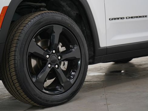 Used 2023 Jeep Grand Cherokee Altitude image 30