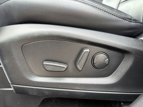 Used 2020 Ford Explorer XLT w/ Equipment Group 202A image 20