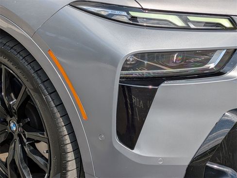 Used 2023 BMW X7 xDrive40i w/ M Sport Package image 21