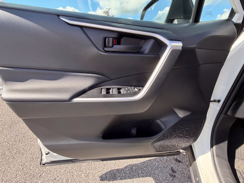 Used 2024 Toyota RAV4 LE AWD/4WD image 14