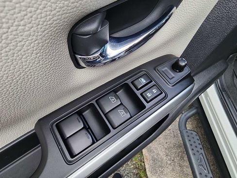 Used 2021 Nissan Titan SV w/ SV Convenience Package image 14