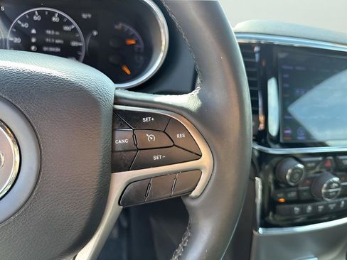 Used 2019 Jeep Grand Cherokee Altitude image 31